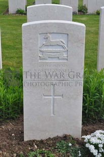 MONT HUON MILITARY CEMETERY, LE TREPORT - RUSSELL, JOSEPH