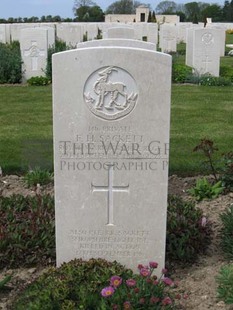 MONT HUON MILITARY CEMETERY, LE TREPORT - SACKETT, RICHARD RUPERT