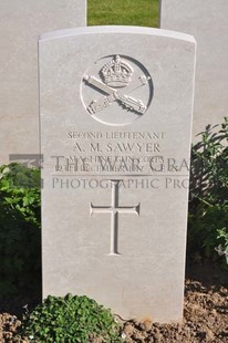 MONT HUON MILITARY CEMETERY, LE TREPORT - SAWYER, ALECK MAYSON