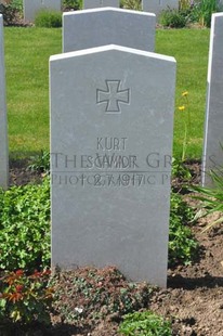 MONT HUON MILITARY CEMETERY, LE TREPORT - SCHMIDT, KURT