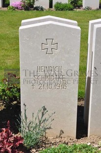 MONT HUON MILITARY CEMETERY, LE TREPORT - SCHMIDTKE, HEINRICH