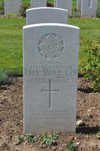 MONT HUON MILITARY CEMETERY, LE TREPORT - SCHOFIELD, ALBERT