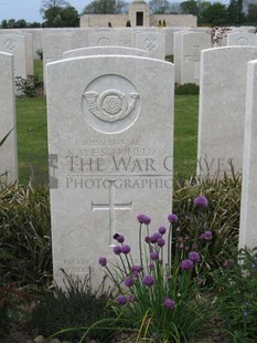 MONT HUON MILITARY CEMETERY, LE TREPORT - SCHOFIELD, KAYE