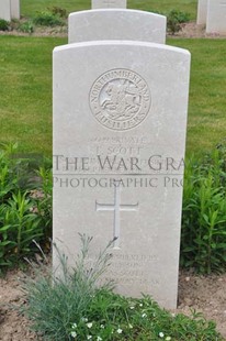 MONT HUON MILITARY CEMETERY, LE TREPORT - SCOTT, T