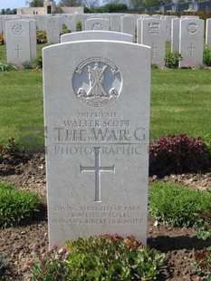 MONT HUON MILITARY CEMETERY, LE TREPORT - SCOTT, WALTER