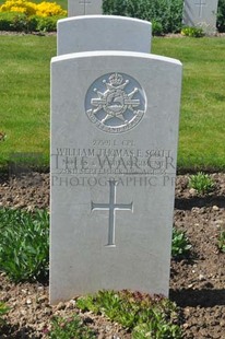 MONT HUON MILITARY CEMETERY, LE TREPORT - SCOTT, WILLIAM THOMAS ENGLISH