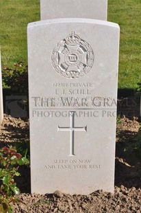 MONT HUON MILITARY CEMETERY, LE TREPORT - SCULL, ISAAC JAMES