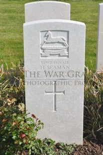 MONT HUON MILITARY CEMETERY, LE TREPORT - SEAMAN, H