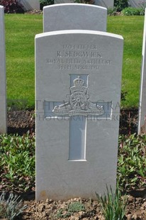 MONT HUON MILITARY CEMETERY, LE TREPORT - SEDGWICK, R