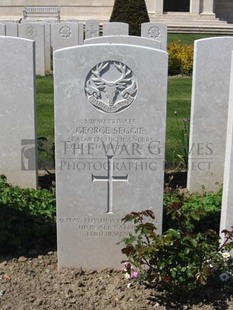 MONT HUON MILITARY CEMETERY, LE TREPORT - SEGGIE, GEORGE