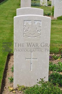 MONT HUON MILITARY CEMETERY, LE TREPORT - SELLERS, J