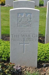 MONT HUON MILITARY CEMETERY, LE TREPORT - SERMON, A