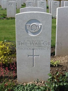 MONT HUON MILITARY CEMETERY, LE TREPORT - SEVERN, E W