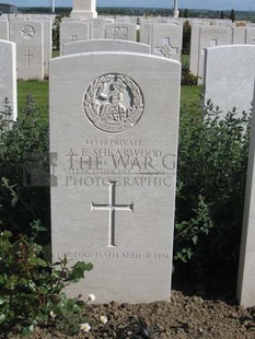 MONT HUON MILITARY CEMETERY, LE TREPORT - SHEARWOOD, ARTHUR EDWARD