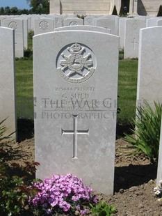 MONT HUON MILITARY CEMETERY, LE TREPORT - SHED, G