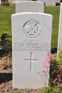 MONT HUON MILITARY CEMETERY, LE TREPORT - SHEEN, L A