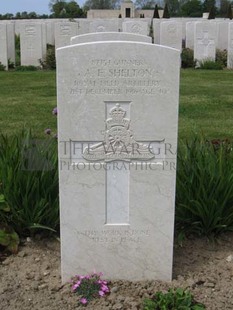 MONT HUON MILITARY CEMETERY, LE TREPORT - SHELTON, ALFRED ERNEST