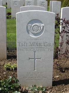 MONT HUON MILITARY CEMETERY, LE TREPORT - SHILLITO, W C