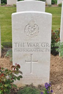 MONT HUON MILITARY CEMETERY, LE TREPORT - SHONE, GEOFFREY BEVILLE