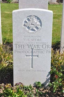 MONT HUON MILITARY CEMETERY, LE TREPORT - SHORE, VICTOR EDWARD