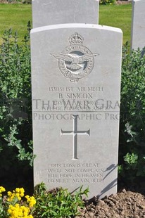 MONT HUON MILITARY CEMETERY, LE TREPORT - SIMCOX, BERTIE