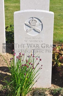 MONT HUON MILITARY CEMETERY, LE TREPORT - SLUMAN, W