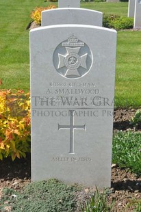 MONT HUON MILITARY CEMETERY, LE TREPORT - SMALLWOOD, AMBROSE