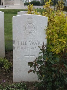 MONT HUON MILITARY CEMETERY, LE TREPORT - SMITH, A E