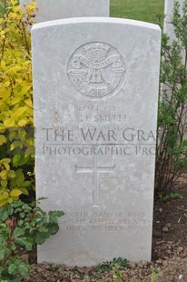 MONT HUON MILITARY CEMETERY, LE TREPORT - SMITH, ARTHUR HERBERT