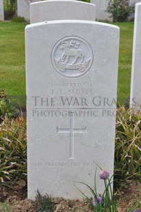 MONT HUON MILITARY CEMETERY, LE TREPORT - SMITH, F L