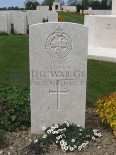 MONT HUON MILITARY CEMETERY, LE TREPORT - SMITH, G E