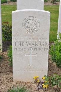 MONT HUON MILITARY CEMETERY, LE TREPORT - SMITH, HAROLD HENRY