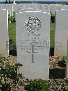 MONT HUON MILITARY CEMETERY, LE TREPORT - SMITH, J