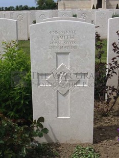 MONT HUON MILITARY CEMETERY, LE TREPORT - SMITH, J