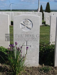 MONT HUON MILITARY CEMETERY, LE TREPORT - SMITH, J T