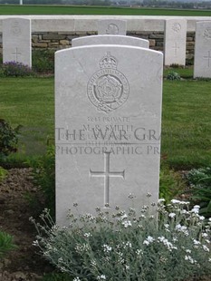 MONT HUON MILITARY CEMETERY, LE TREPORT - SMITH, M R