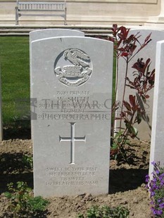 MONT HUON MILITARY CEMETERY, LE TREPORT - SMITH, W