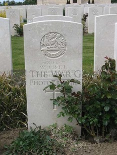 MONT HUON MILITARY CEMETERY, LE TREPORT - SMITH, W J