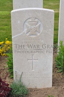 MONT HUON MILITARY CEMETERY, LE TREPORT - SMURTHWAITE, THOMAS ARTHUR FRANK