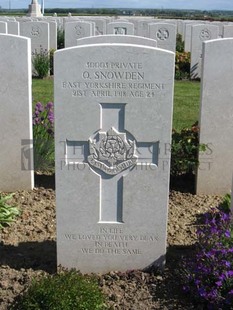 MONT HUON MILITARY CEMETERY, LE TREPORT - SNOWDEN, ORLANDO