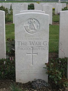 MONT HUON MILITARY CEMETERY, LE TREPORT - SOLLOWAY, A J