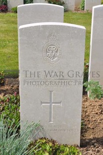 MONT HUON MILITARY CEMETERY, LE TREPORT - SOPER, EDGAR BRADFORD