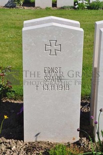 MONT HUON MILITARY CEMETERY, LE TREPORT - SPAHN, ERNST