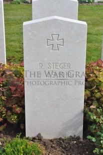 MONT HUON MILITARY CEMETERY, LE TREPORT - STEGER, R