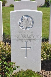 MONT HUON MILITARY CEMETERY, LE TREPORT - STEPHENS, F