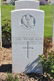 MONT HUON MILITARY CEMETERY, LE TREPORT - STOCKTON, F