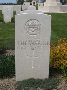 MONT HUON MILITARY CEMETERY, LE TREPORT - STOKES, E