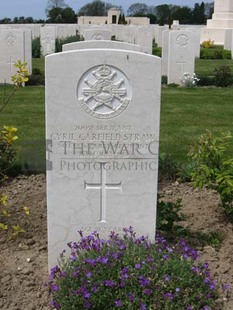 MONT HUON MILITARY CEMETERY, LE TREPORT - STRAW, CYRIL CARFIELD