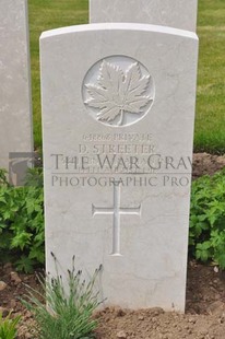 MONT HUON MILITARY CEMETERY, LE TREPORT - STREETER, D