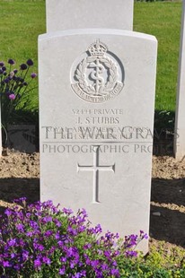 MONT HUON MILITARY CEMETERY, LE TREPORT - STUBBS, J